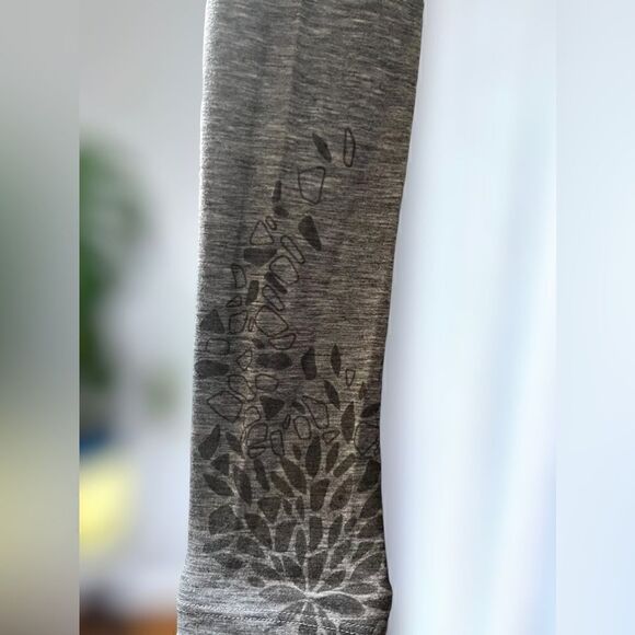 Lucy Tech Gray long sleeve shirt Size XS - Picture 13 of 13